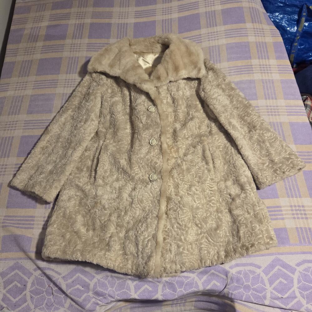 Vtg SPORTOWNE Cream Faux Fur Jacket Coat Size 14 Union Made USA Button Pockets
